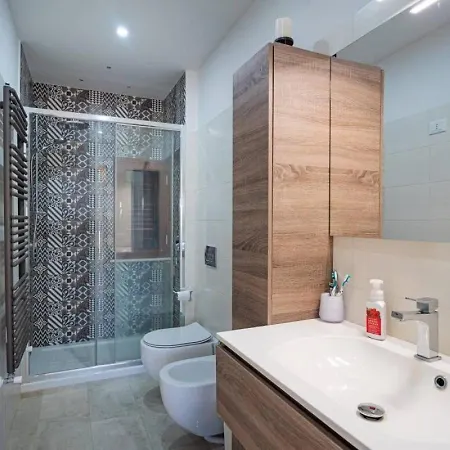 Hillside Retreat - 3-bedroom House Near Vouliagmeni Beach *